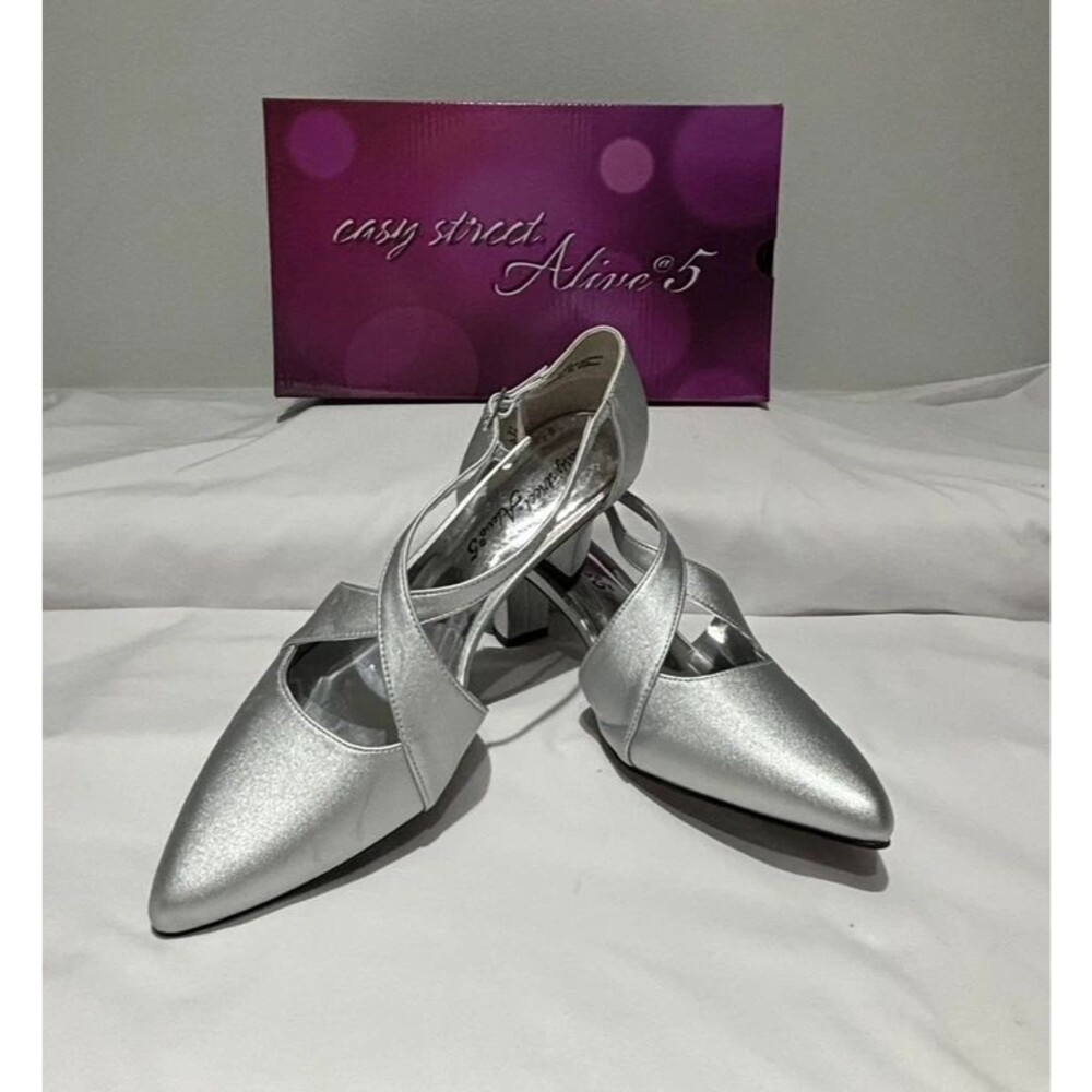 NWTEasy Street Silver Dress Heels  Size 9